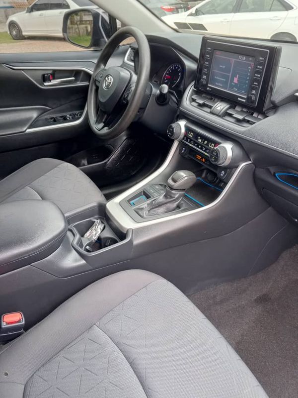 Thumbnail 7 of 2020 Toyota RAV4 XLE